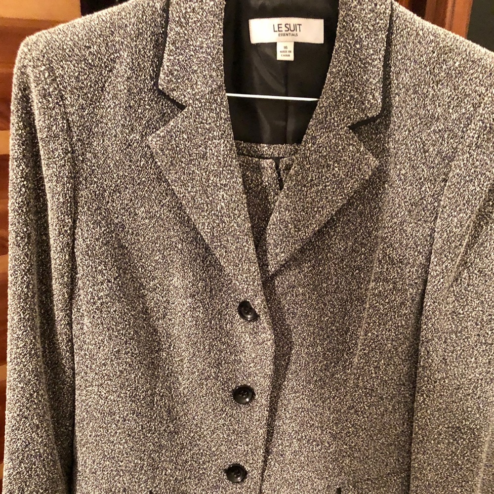 Le Suit Three Button 2PC Suit